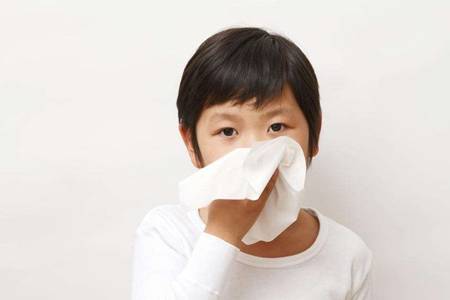 支气管炎的症状有什么？宝宝出现咳嗽别以为是感冒那么简单